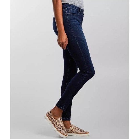 Buckle KanCan Signature Mid Rise Stretch Skinny Jeans 28" Tall - Picture 2 of 4